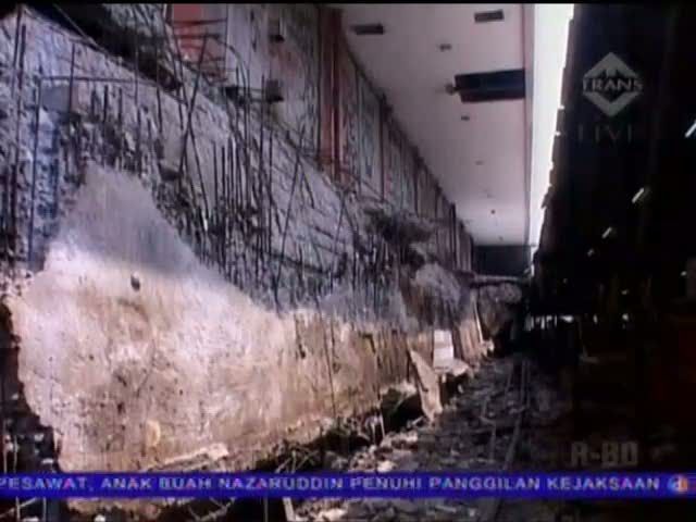 Pedagang Glodok Khawatir Runtuhan Susulan