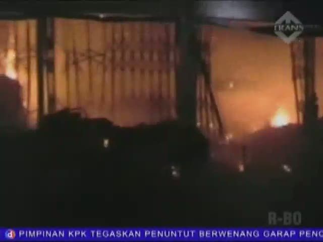 Pasar Tambelang Terbakar, 5 Toko Hangus 