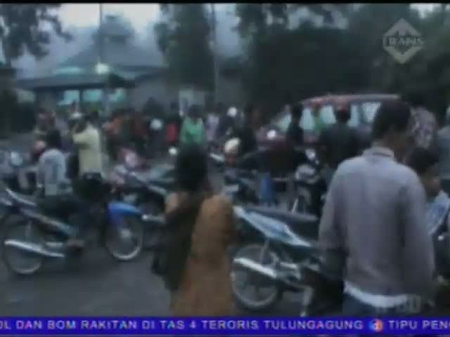 Merapi Erupsi Saat Subuh, Warga Sempat Mengungsi