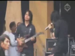 Saling Ejek, Penonton Konser Band Gigi Tawuran