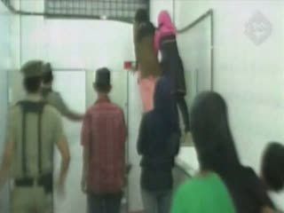 Razia Gepeng, Ibu dan Anak Menolak Ditangkap