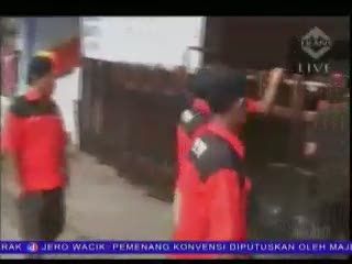 Puluhan Kader PDI-P Lamongan Rusak Kantor Panwaslu