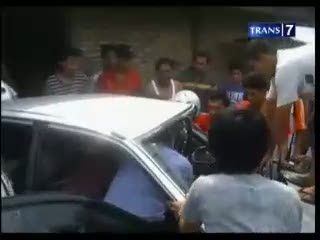 Kereta Tabrak Mobil, Evakuasi Korban Berlangsung Dramatis