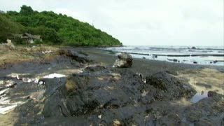 Tumpahan Minyak Cemari Pulau Wisata di Thailand