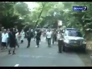 Minyak Pertamina Bocor, Warga Menjarah