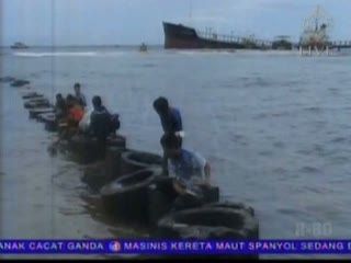 Kapal Tangker Pertamina Karam Dihantam Ombak