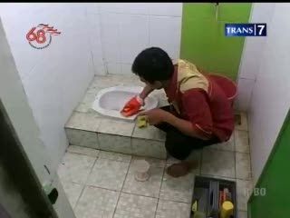 Komunitas Pembersih Toilet Masjid
