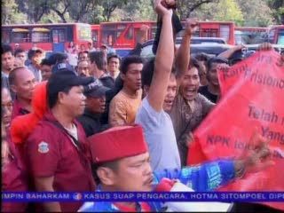 Ratusan Sopir dan Pengusaha Metromini Demo Balaikota