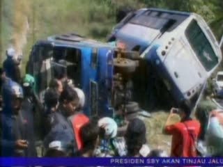 Kecelakaan Beruntun 4 Kendaraan Terlibat Kecelakaan Beruntun, 1 Tewas
