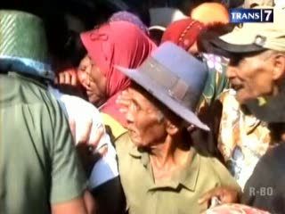 Berebut Zakat, Manula Terjepit