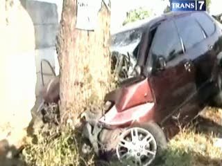 Minibus Tabrak Pohon, 2 Tewas