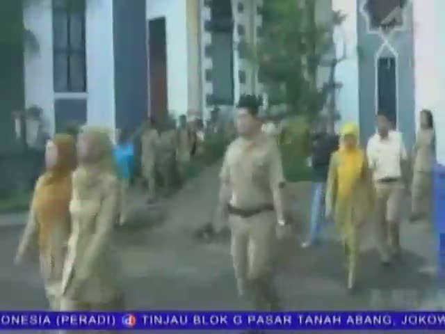 Puluhan PNS Datang Terlambat dan Tidak Ikut Apel