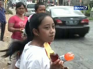 Mengisi Libur Lebaran, Anak-anak Jual Minuman