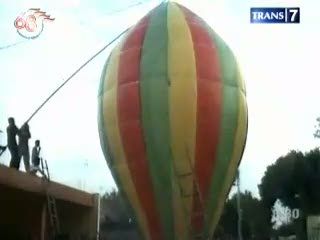 Peringati Tradisi Ketupat, Balon Raksasa Diterbangkan