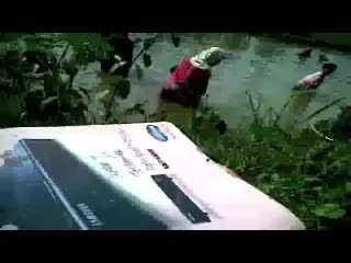 Rayakan HUT RI, Warga Jatijajar Adakan Lomba Tangkap Ikan 