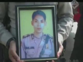 Kedua Jenazah Polisi Korban Penembakan Dimakamkan