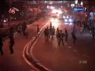 Bubarkan Tawuran, Polisi Dilempar Batu