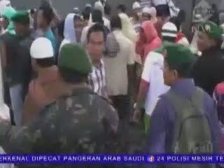 Cemas, Keluarga Datangi Lapas Labuhan Ruku
