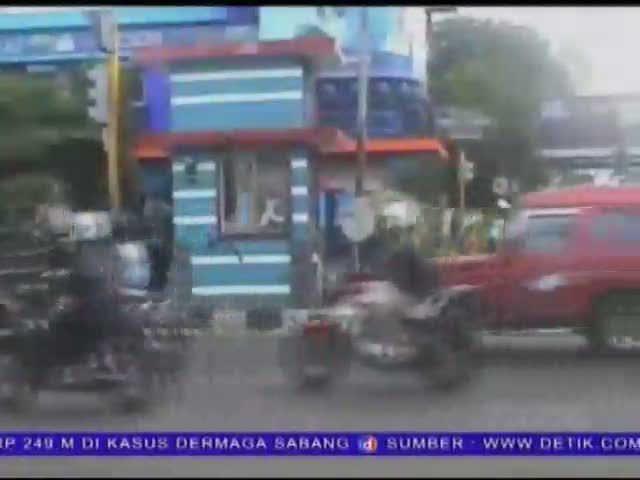 Brimob Bersenjata Lengkap Jaga Polisi