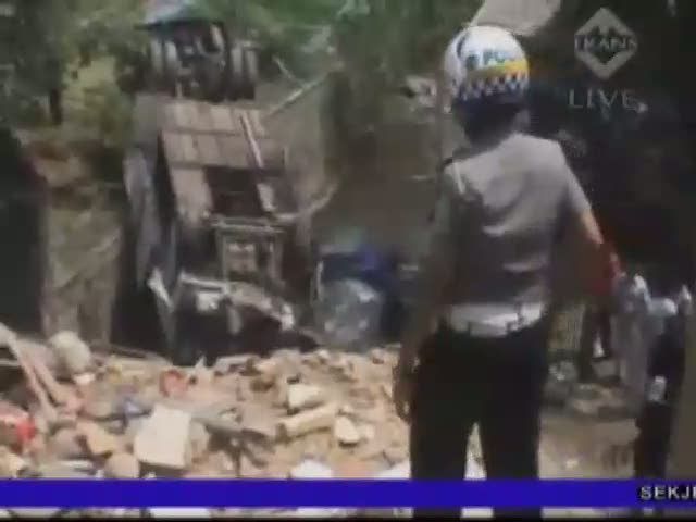 Saksi Mata Lihat Bus Giri Indah Tiba-Tiba Oleng