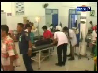 Bus Tabrak Truk, 12 Orang Terluka
