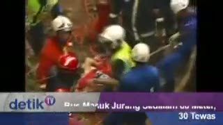 Bus Masuk Jurang Sedalam 60 Meter, 30 Tewas