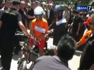 Warga Padati Rekonstruksi Pembunuhan Sisca Yofie