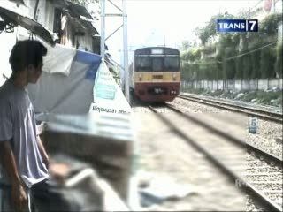 Hendak Belanja, Ibu Tertabrak Kereta