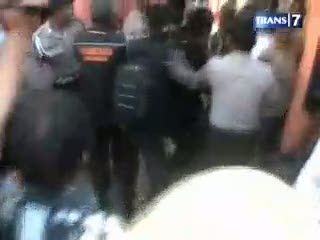 Eksekusi Rumah, Pemilik Bertahan