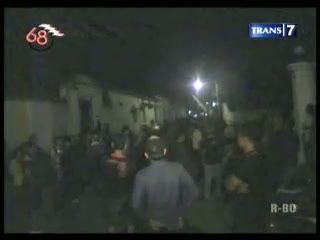 Pintu Keraton Solo Dijebol Warga