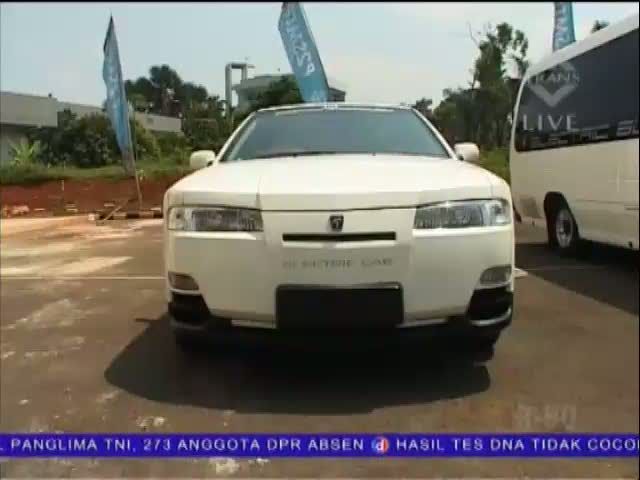 Prototype Sedan dan Bus Listrik Karya Anak Bangsa