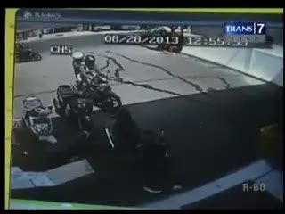 Terekam CCTV, Pencuri Motor Dibekuk