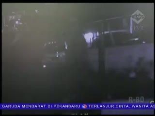 Aksi Pencurian Perumahan Mewah Terekam CCTV