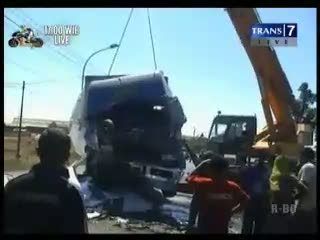 Truk Tabrak Tronton, Kedua Sopir Tewas