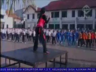 Ratusan Polwan Goyang Caisar