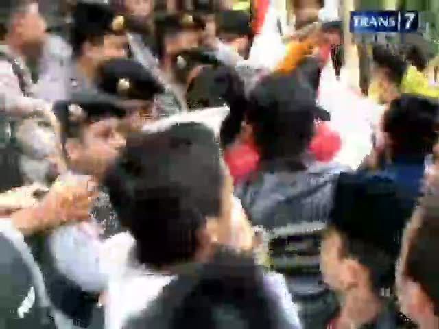 Tolak Tambang Pasir, Massa Bentrok