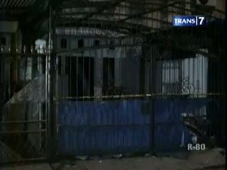 Ditinggal Beribadah, 2 Rumah Mewah Meledak