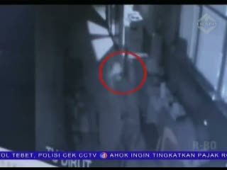 Aksi Pencurian Terekam CCTV