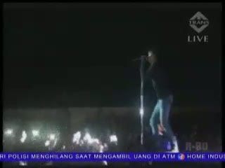 Belasan Penonton Kesurupan Saat Konser Noah