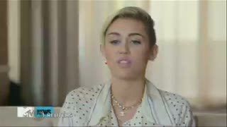 Miley Cyrus Tak Timbang Dampak Aksi Seronoknya