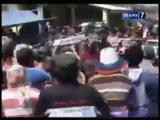 Karnaval Rusuh, Ponpes Dirusak, 1 Tewas