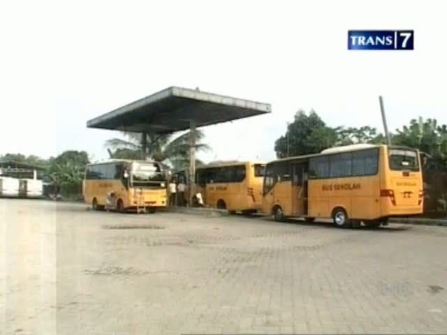Berkendara Dilarang, Bus Sekolah Jadi Pilihan