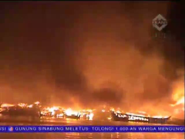 Kapal, Rumah, Mobil, Hangus Terbakar
