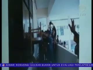 Massa Organisasi Kepemudaan Merusak Kantor PN Depok
