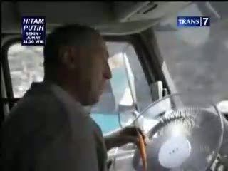 Video Hamster Kemudikan Truk Laris Diunduh
