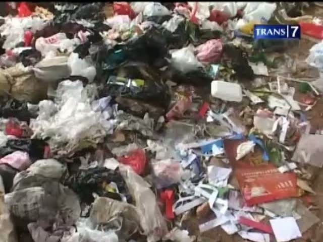 Jalanan Ibukota Tertutup Sampah