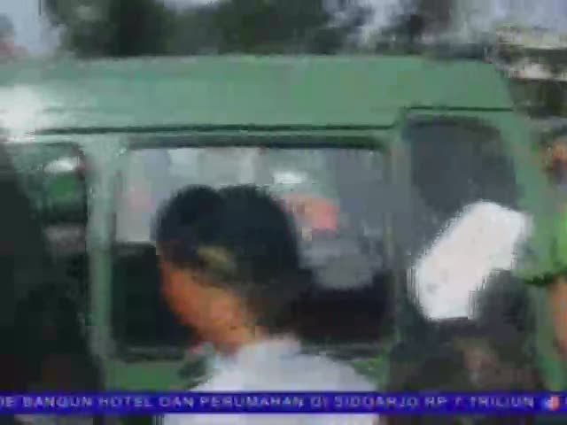 Walikota Bandung Jadi Sopir Angkot