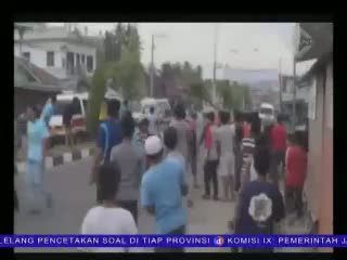 Ratusan Warga Serang Polsek Kota Panyabungan
