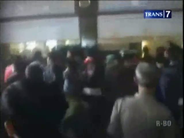 Ribuan Penumpang Kereta Ekonomi Protes