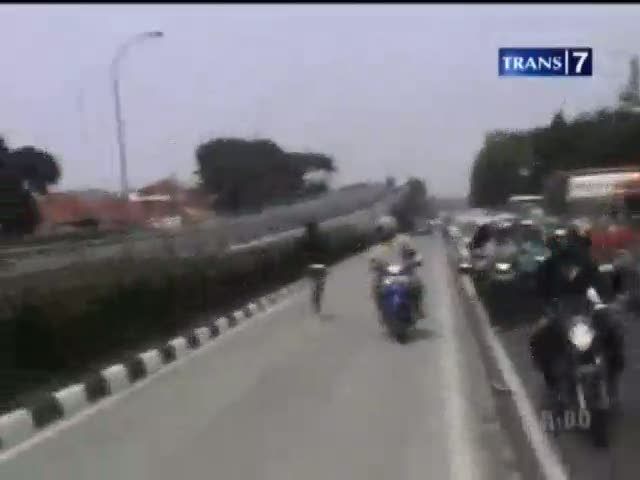 Razia Preman Dalam Bus